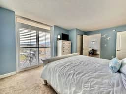 1 bedroom King bed North MB 441 - Image 2