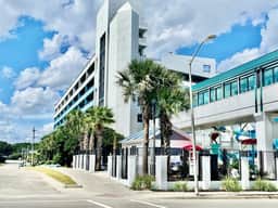 1Br sleeps 4 Spacious beach getaway 746 - Image 2