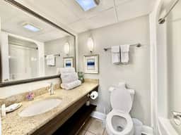 Couples Paradise oceanfront 1br 812 - Image 4