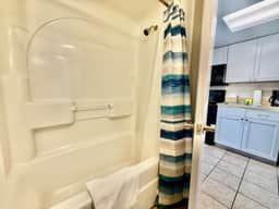 Couples Paradise oceanfront 1br 812 - Image 5
