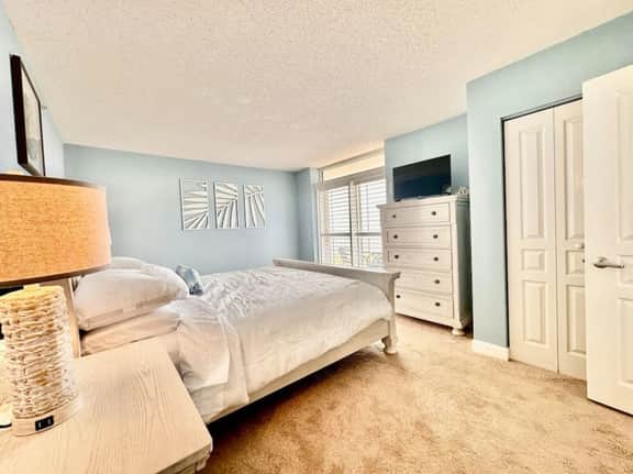 1 bedroom King bed North MB 441 - Image 5