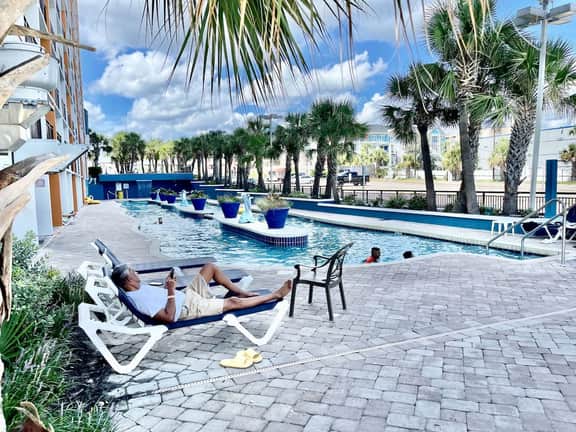 1Br sleeps 4 Spacious beach getaway 746 - Image 4