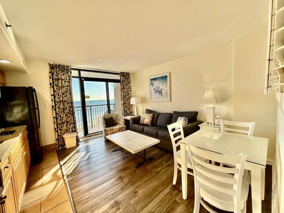 Tropical Resort 1BR 1407 - Image 5