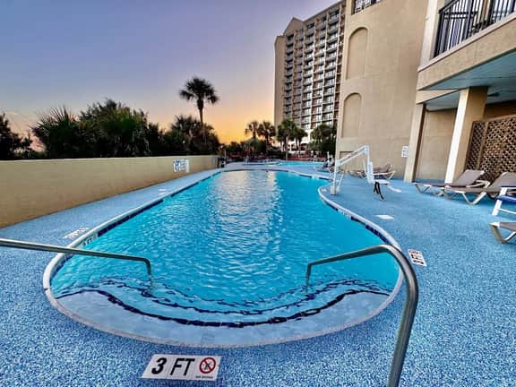 Tropical Resort Oceanfront One bedroom sleeps 4-6 1623 - Image 2