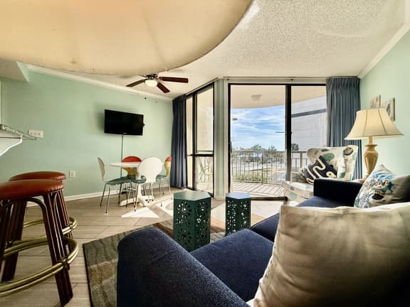 1 Bedroom King bed in/out pool MB 206 - Image 1