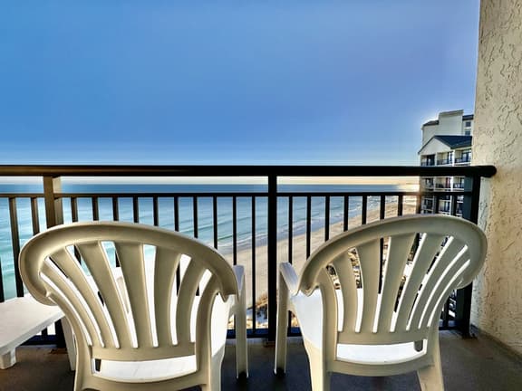 Tropical Resort 1BR 1407 - Image 1