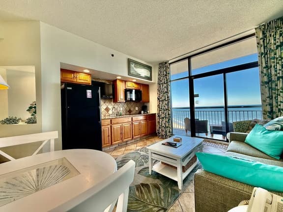 Tropical Resort Oceanfront One bedroom sleeps 4-6 1623 - Image 1